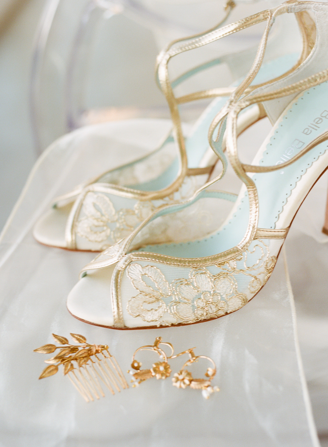 Lietofiore gold accessories, Bella Belle wedding shoes, Erica Robnett Photography