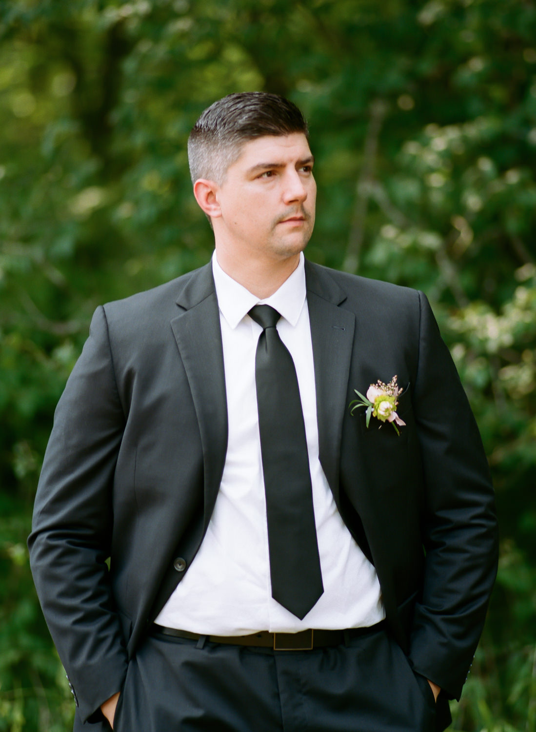 groom in suit with white boutonniere, St. Louis wedding photography