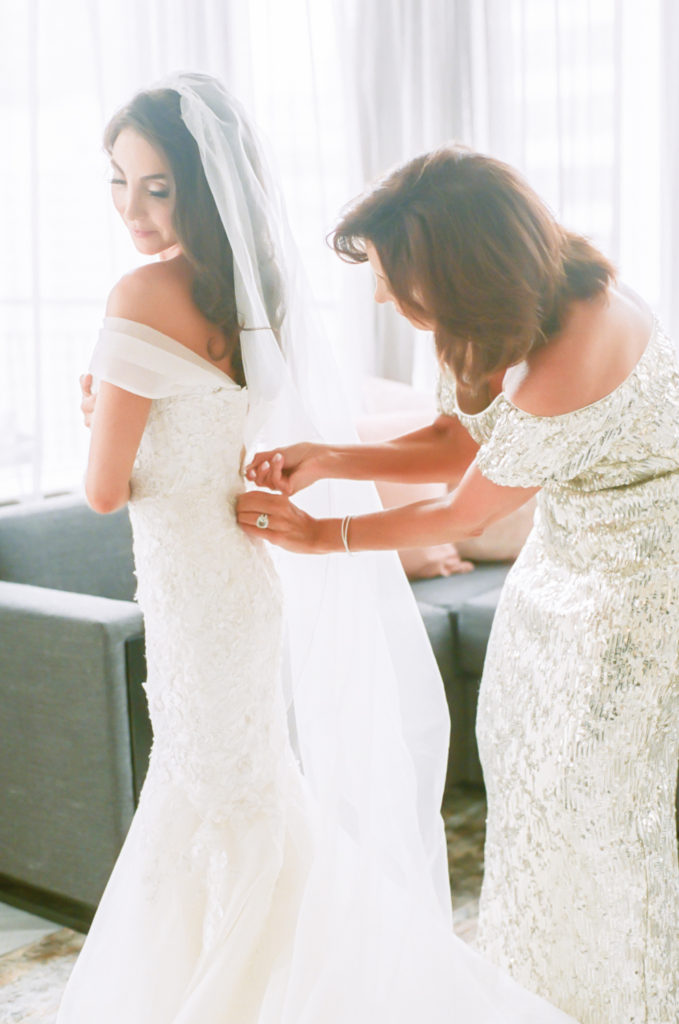 Bride and mom getting ready, Gwen Hotel Chicago, Midwest fine art wedding photographer Erica Robnett Photography