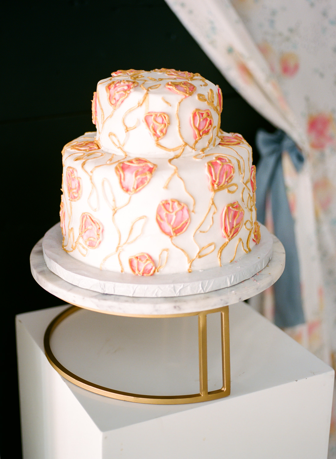 White and coral flower design wedding cake by Underbrinks Bakery, St. Louis wedding photographer
