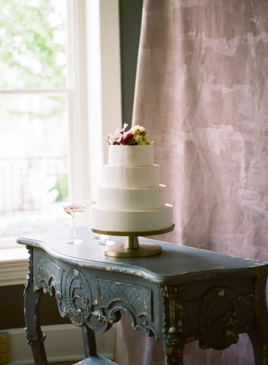 Classic 4 tier white wedding cake with mauve flowers, St. Louis Fine Art Film Wedding Photographer Erica Robnett Photography