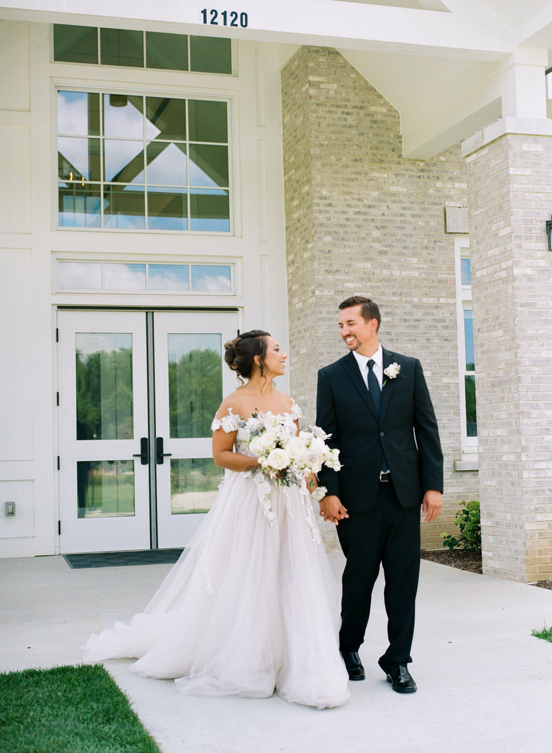 Indianapolis wedding at Iron and Ember; St. Louis fine art film wedding photographer Erica Robnett Photography