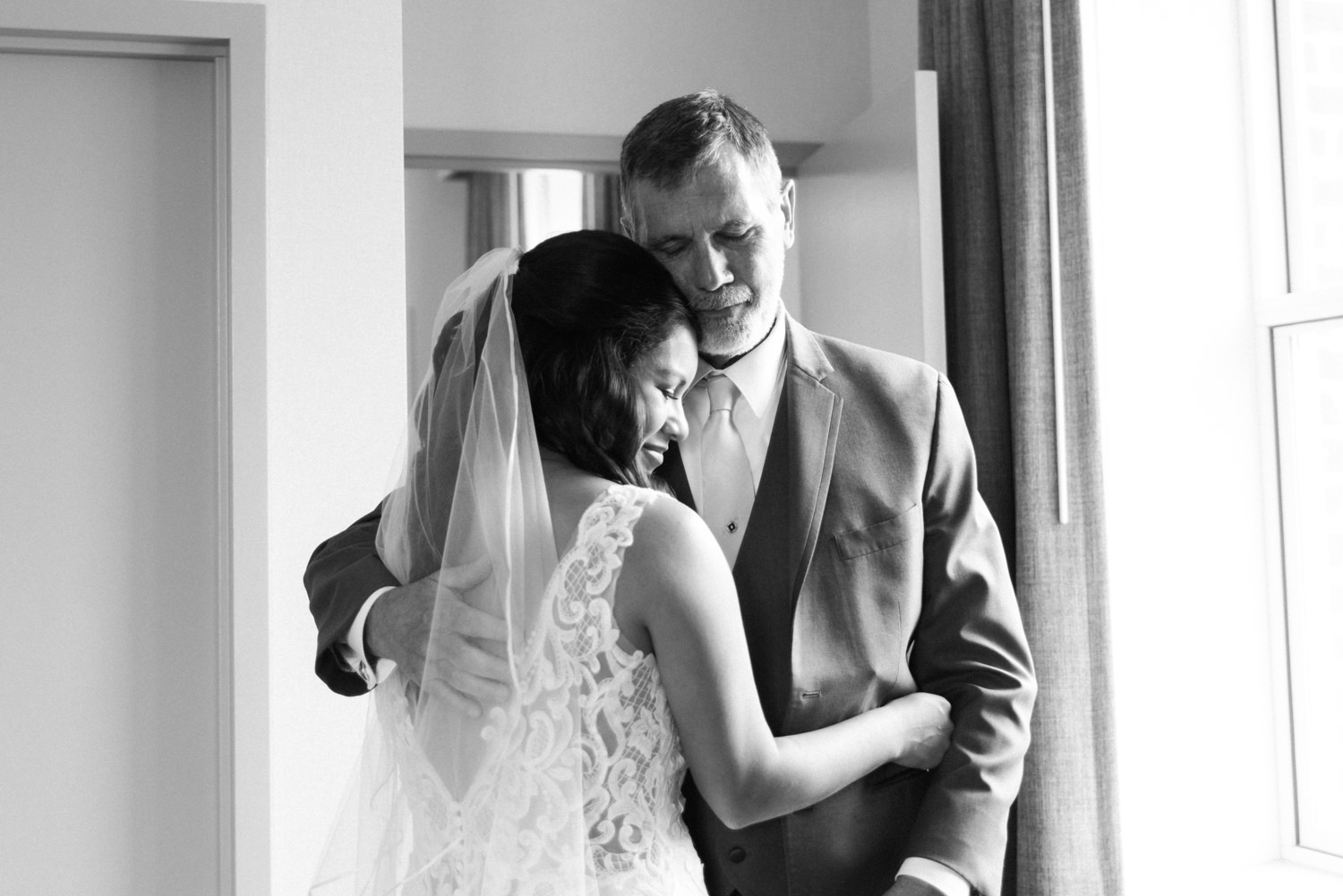Bride and her father; St. Louis wedding photographer