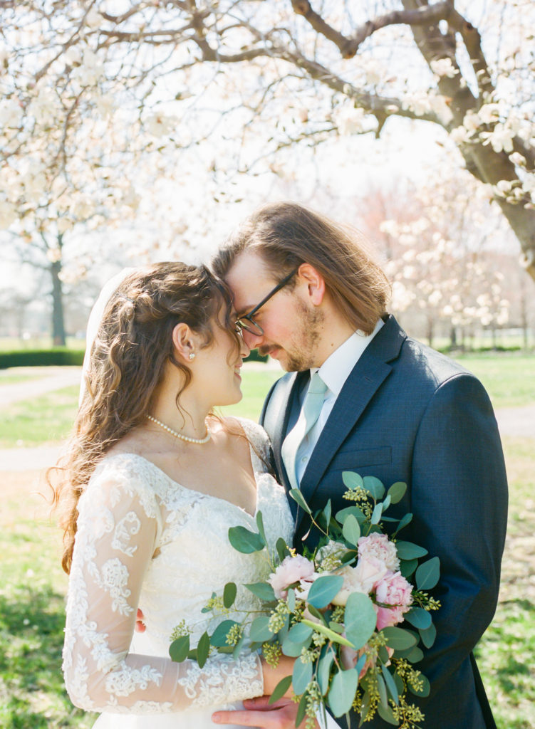 St. Louis wedding photos at Forest Park; St. Louis fine art film wedding photographer Erica Robnett Photography