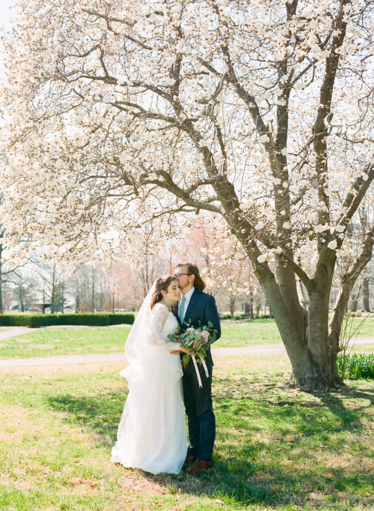 St. Louis wedding photos at Forest Park; St. Louis fine art film wedding photographer Erica Robnett Photography