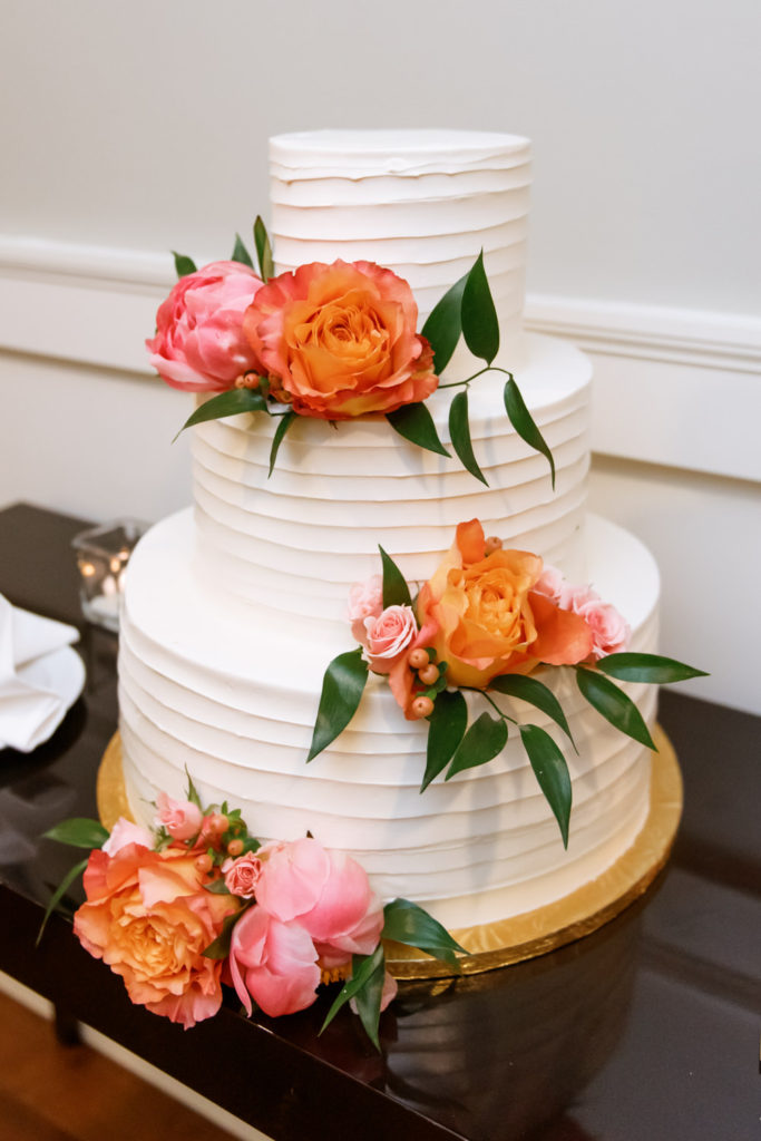 Wedding cake; St. Louis wedding photographer