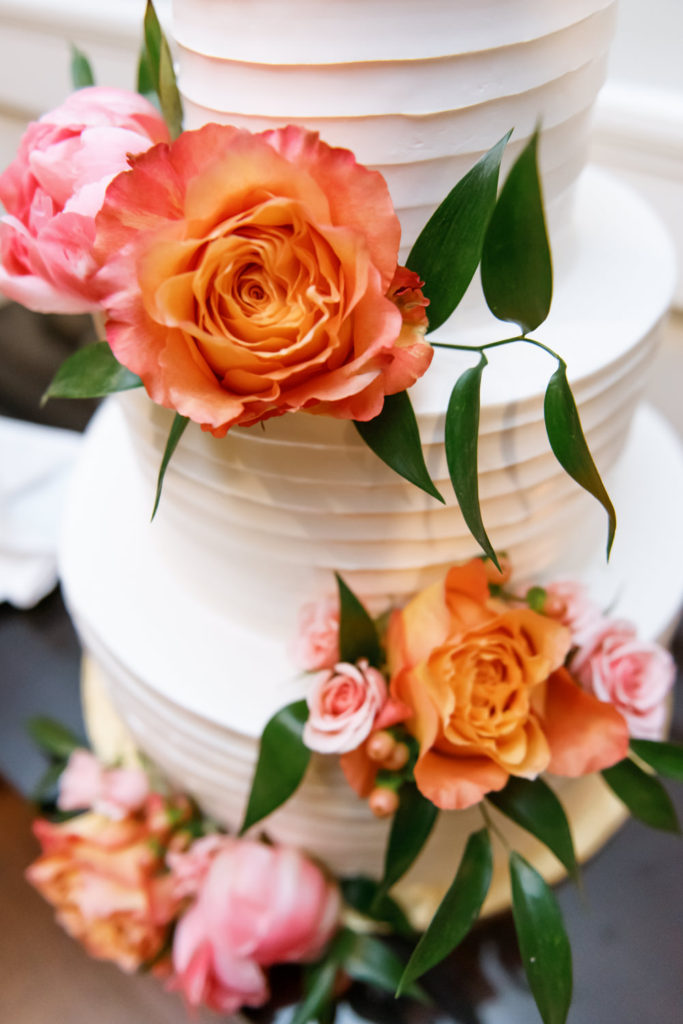 Wedding cake; St. Louis wedding photographer