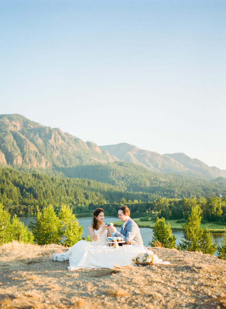 Oregon elopement wedding photography at the Columbia River Gorge