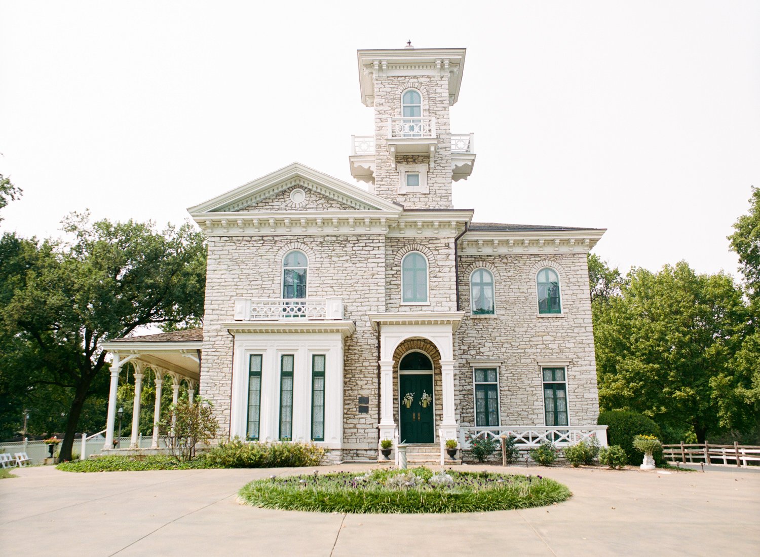 St. Louis wedding venue Oakland House