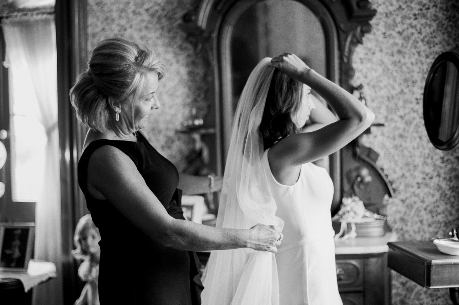 St. Louis film wedding photographer; St. Louis wedding venue Oakland House