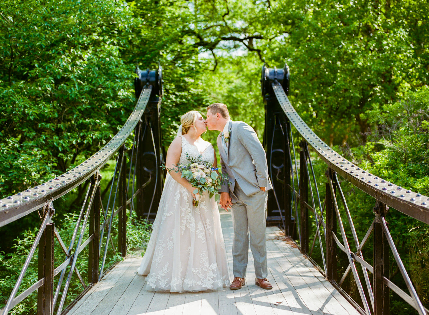 St. Louis wedding photographer